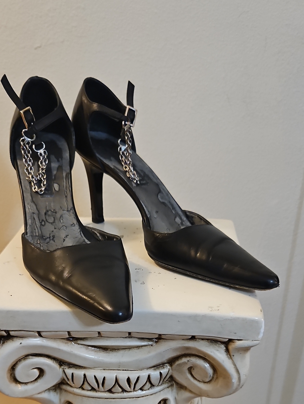 Adrienne Vittadini Black Pointed-Toe Chain-Ankle Stiletto Heels,  7N